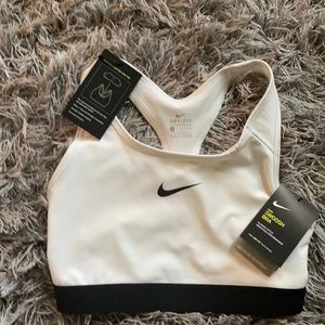 Nike Swoosh Bra Dri-Fit